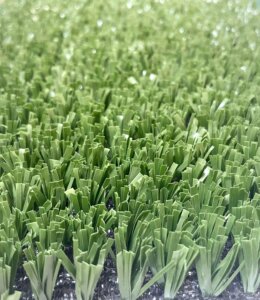 Sztuczna trawa fibrylowana o gęstości 80 000 włókien